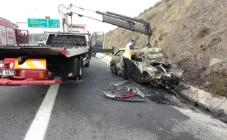 Emniyet şeridinde duran araca arkadan çarptı; 1 yaralı
