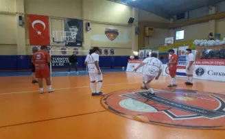Engel tanımayan sporculardan dostluk maçı
