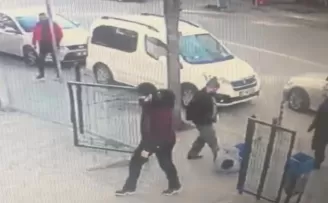 Engelli çocuğa baba şiddeti güvenlik kamerasına yansıdı
