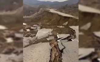 Erzincan-Kelkit karayolu göçtü!