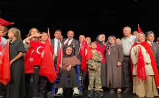 Erzurum’da çocuklar 15 Temmuz Destanı’nı sahneye taşıdı