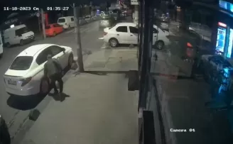 Esenler’de 30 otomobilin lastiklerini patlattı: O anlar kamerada
