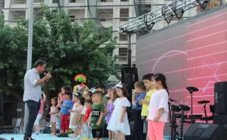 Esenler’de çocuklar bayram etti
