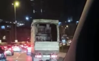 Esenler’de trafiği tehlikeye düşüren kamyonet sürücüsü gözaltına alındı
