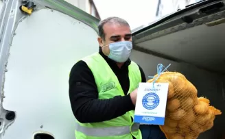 Esenyurt Belediyesi ihtiyaç sahibi vatandaşların yardımına koşuyor
