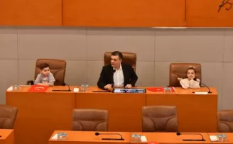 Esenyurt Belediyesi’nde meclis koltukları çocukların oldu
