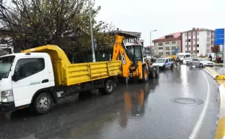 Esenyurt, fırtına sonrası yaralarını sarıyor
