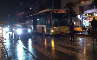 Esenyurt’ta İETT otobüsü kamyona arkadan çarptı
