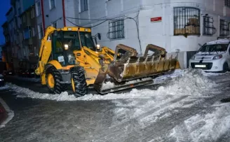 Esenyurt’ta kışla mücadele ekipleri çalışmalarına devam ediyor
