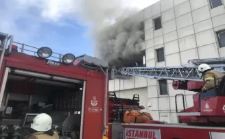 Esenyurt’ta korkutan iş yeri yangını
