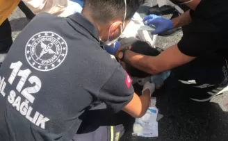 Esenyurt’ta kucağında bebekle yolun karşısına geçen kadına araba çarptı
