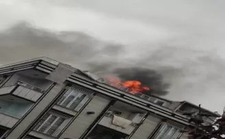 Esenyurt’ta şarja takılan cep telefonu patladı, yangın çıktı
