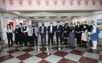 Ev hanımları, resim sergisi açtı
