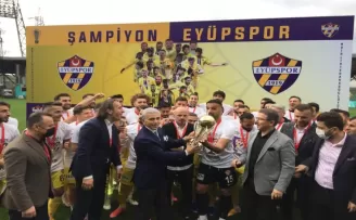 Eyüpspor şampiyonluk kupasını aldı
