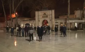 Eyüpsultan Camii, Miraç Kandili’nde kısıtlamaya rağmen boş kalmadı
