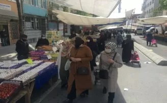 Fatih Çarşamba Pazarında yoğunluk
