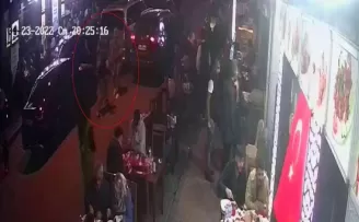 Fatih’te bıçaklı dehşet kamerada : 1 ölü
