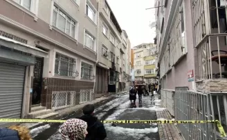 Fatih’te bir daire alev alev yandı
