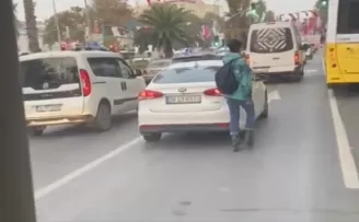 Fatih’te patenli gencin tehlikeli yolculuğu kamerada
