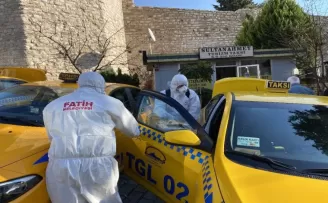 Fatih’te taksi ve taksi durakları korona virüse karşı dezenfekte ediliyor
