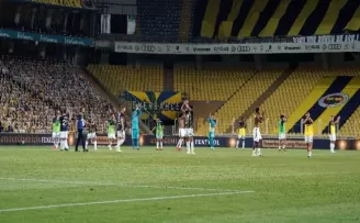 Fenerbahçe 10 kişiyle kazandı
