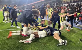 Fenerbahçe, deplasmanda yine geriden gelerek kazandı
