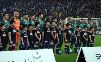 Fenerbahçe - Konyaspor maçına depremzede çocuklar misafir oldu
