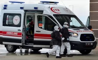 Kamu ve özel sağlık çalışanlarına istifa kısıtlaması geldi