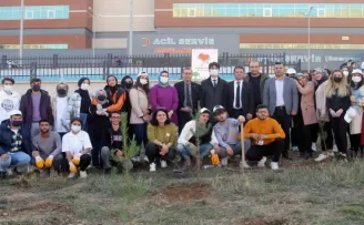 Fidan dikerek hayata iz bıraktılar
