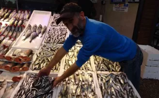 Fırtınada balıkçılar denize açılamayınca palamut fiyatları ikiye katlandı
