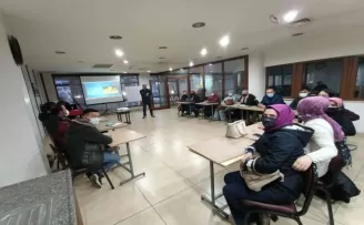 Fotoğraf çekme sanatının inceliklerini öğreniyorlar
