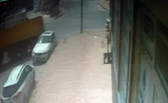 Freni boşalan hafriyat kamyonu lüks aracı pert etti
