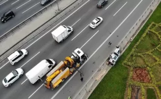 FSM girişindeki kazada uzun araç kuyrukları oluştu
