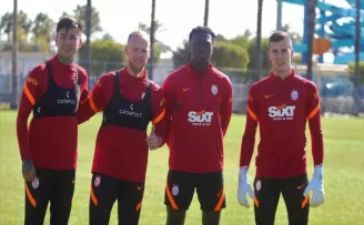 Galatasaray’da 4 futbolcu geldi, 8 gitti
