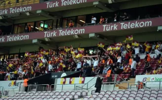 Galatasaray - Yeni Malatyaspor maçını taraftarlar da izledi
