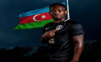 Ganalı yıldız Essien, Azerbaycan şehitlerini unutmadı
