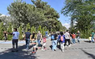 Gazi Park vatandaşlarla dolup taşıyor
