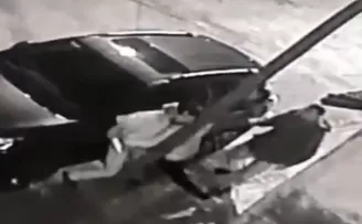 Gaziosmanpaşa’da bıçaklı saldırı anı kamerada
