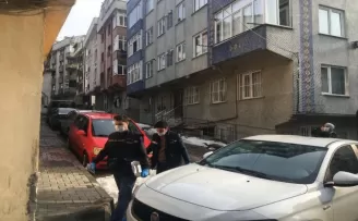 Gaziosmanpaşa’da bir baba, 2 oğlunu bacağından vurdu
