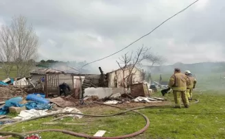 Gecekondusu yandı, gözyaşlarıyla anlattı
