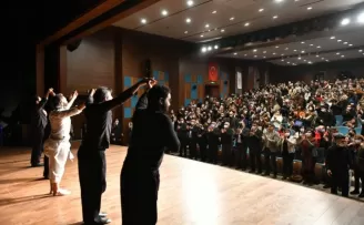 “Gelin Tanış Olalım” Esenyurt’ta sahnelendi
