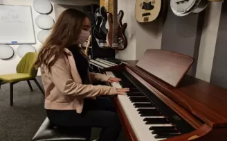 Gençler enstrüman kütüphanesi ile hayallerindeki müzik aletlerine kavuşuyor
