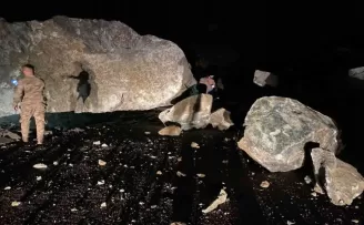 Giresun’da heyelan sonucu karayolu ulaşıma kapandı
