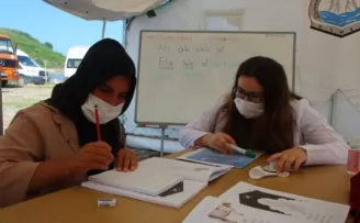 Giresun’da mevsimlik fındık işçileri okuma ve yazma öğreniyor
