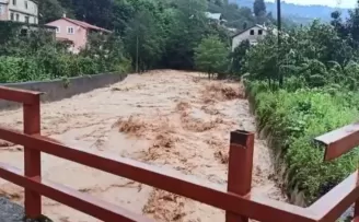 Giresun’da sağanak etkili oldu, dereler taştı
