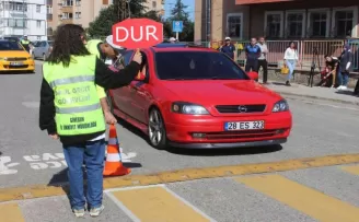 Giresun’da “Yayalara öncelik duruşu, hayata saygı duruşu