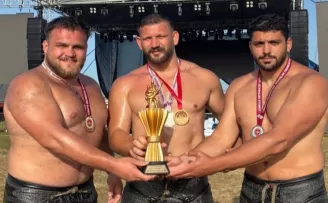 Gölcük Belediyespor pehlivanları başarıya doymuyor