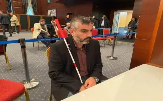 Görme engelli Mehmet Avar AK Parti aday adaylığı için başvuru yaptı
