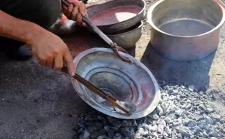Gümüşhane’nin tek kalaycısı da mesleği bırakmak üzere