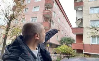 Güngören’de bir binanın 3’üncü katında bulunan balkon çöktü

